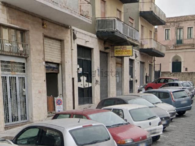 Locale Commerciale in vendita a Santa Caterina, Acireale