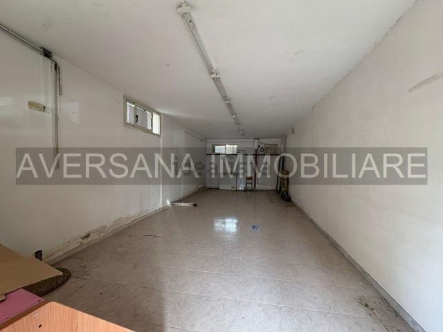 Locale Commerciale in vendita a Giugliano In Campania, Campania