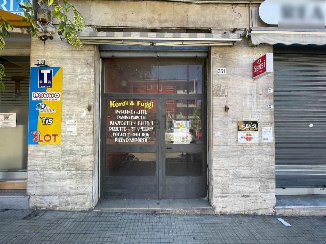 Locale Commerciale in vendita a Città 2000, Calabria