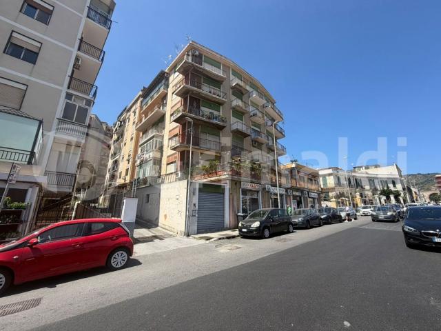 Locale Commerciale in vendita a III Circoscrizione, Messina