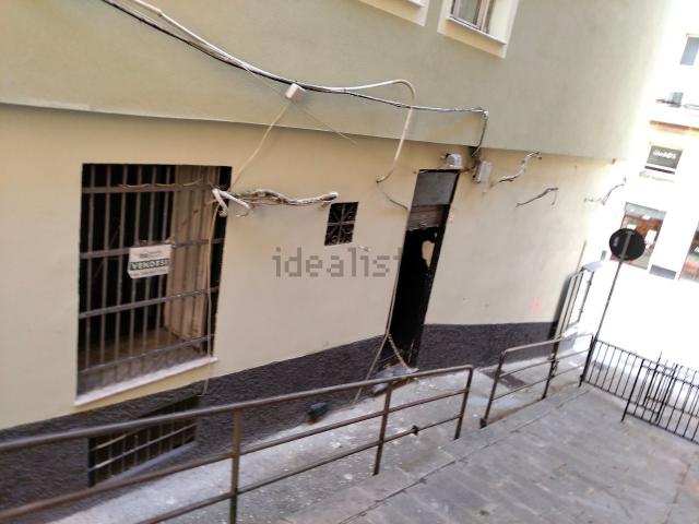 Locale Commerciale in vendita a Centro Est, Serra Riccò