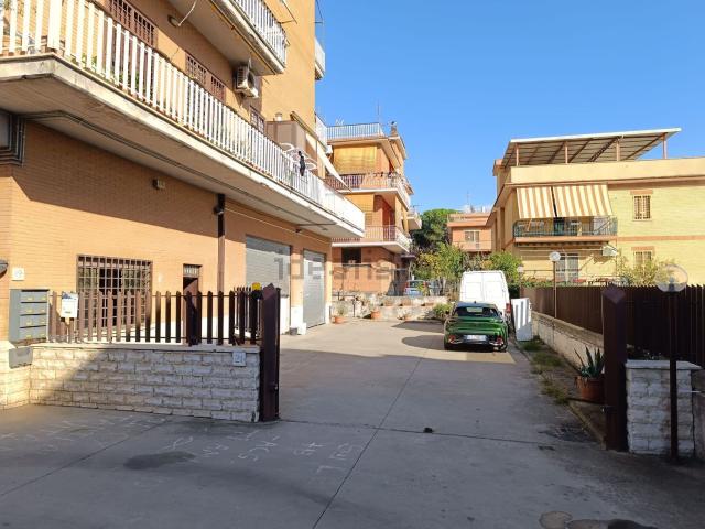 Locale Commerciale in vendita a Torrenova, Roma Capitale
