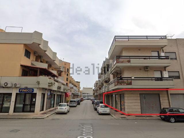 Locale Commerciale in vendita a Puglia, Taranto