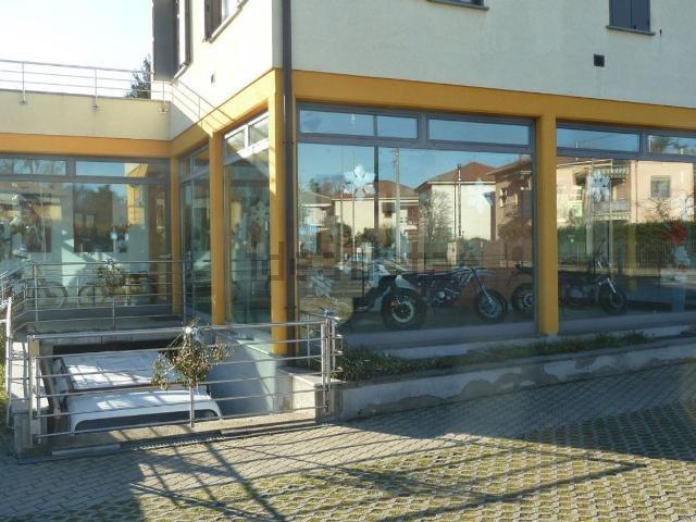 Locale Commerciale in vendita a Besnate, Lombardia