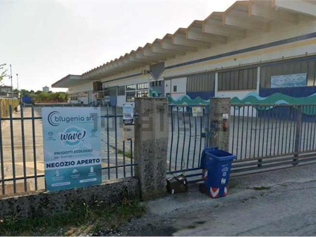 Locale Commerciale in vendita a Santa Maria del Rovere, Treviso