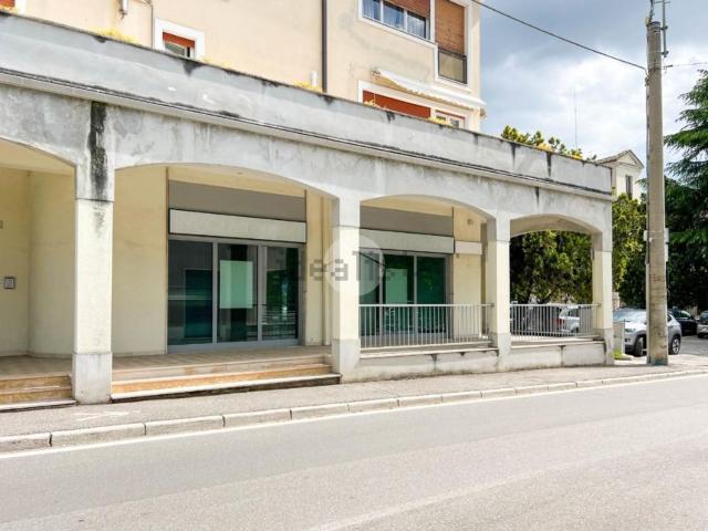 Locale Commerciale in vendita a Botticino, Lombardia