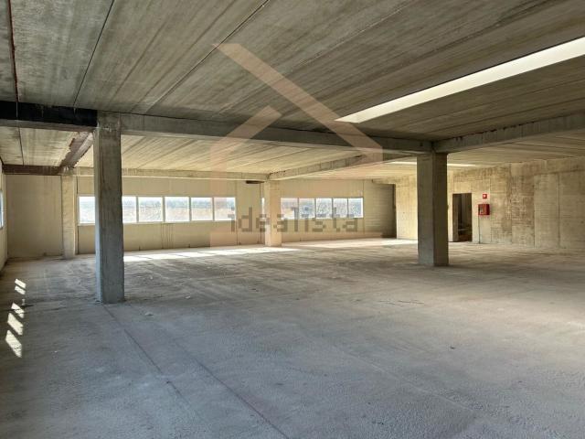 Locale Commerciale in vendita a Comunità Rotaliana-Königsberg, Mezzolombardo