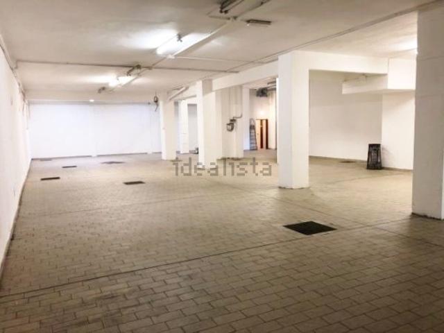 Locale Commerciale in vendita a Peretola, Firenze