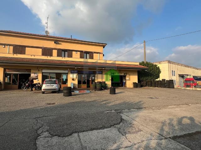 Locale Commerciale in vendita a Cascine San Pietro, Cassano d'Adda
