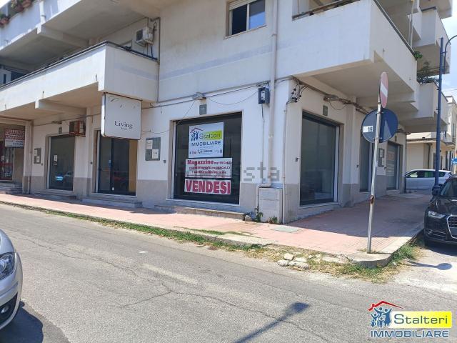Locale Commerciale in vendita a Calabria, Reggio Calabria