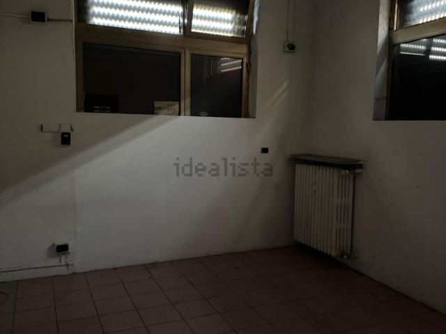 Locale Commerciale in vendita a Circoscrizione 7, Piemonte