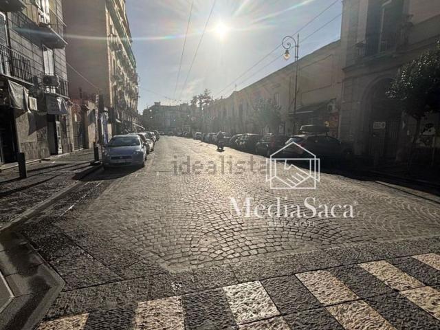 Locale Commerciale in vendita a Portici, Campania