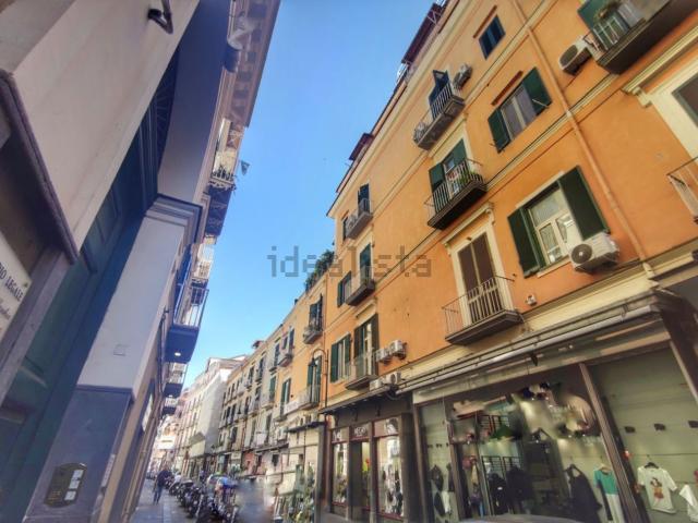 Locale Commerciale in vendita a Castellammare Di Stabia, Campania
