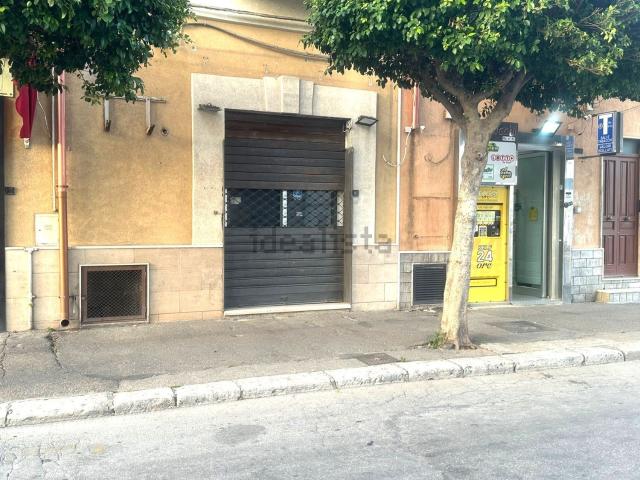 Locale Commerciale in vendita a Puglia, Taranto