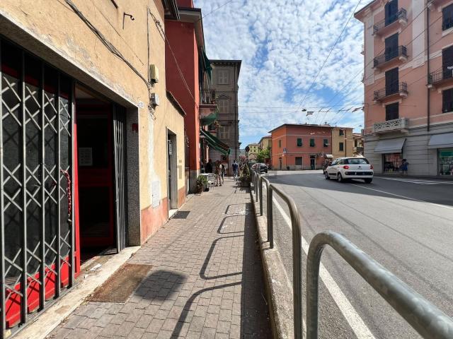 Locale Commerciale in vendita a Montepertico, La Spezia