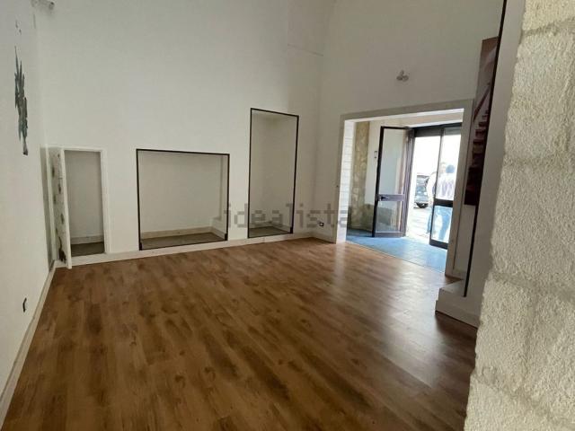 Locale Commerciale in vendita a Puglia, Lecce