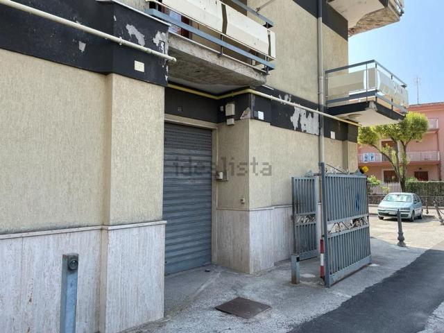 Locale Commerciale in vendita a Sava, Baronissi