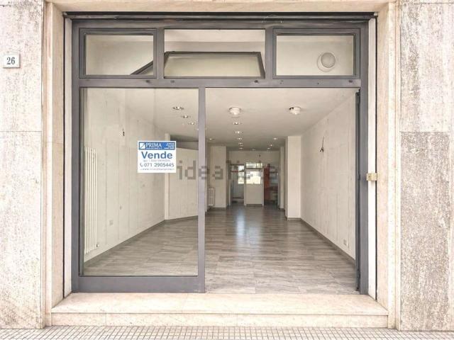 Locale Commerciale in vendita a Adriatico, Marche