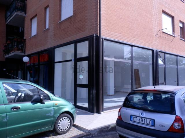 Locale Commerciale in vendita a Siena, Toscana