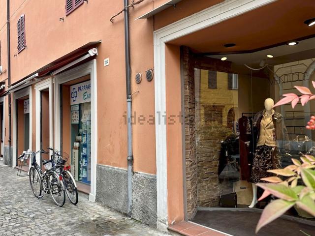 Locale Commerciale in vendita a Nuovo Circondario Imolese, Imola