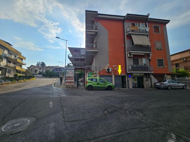 Locale Commerciale in vendita a Calabria, Cosenza