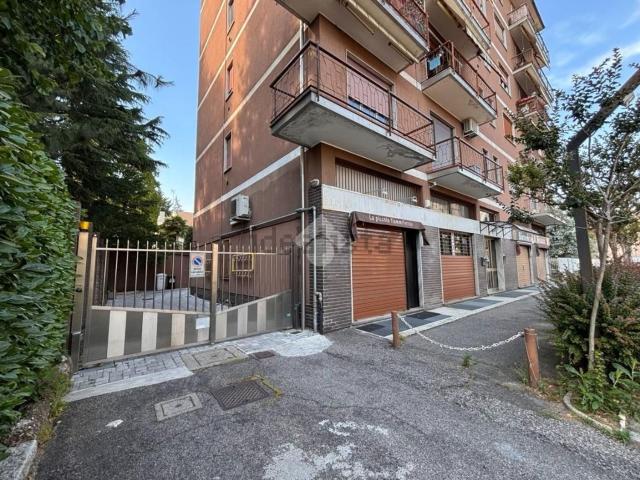 Locale Commerciale in vendita a Castegnate, Castellanza
