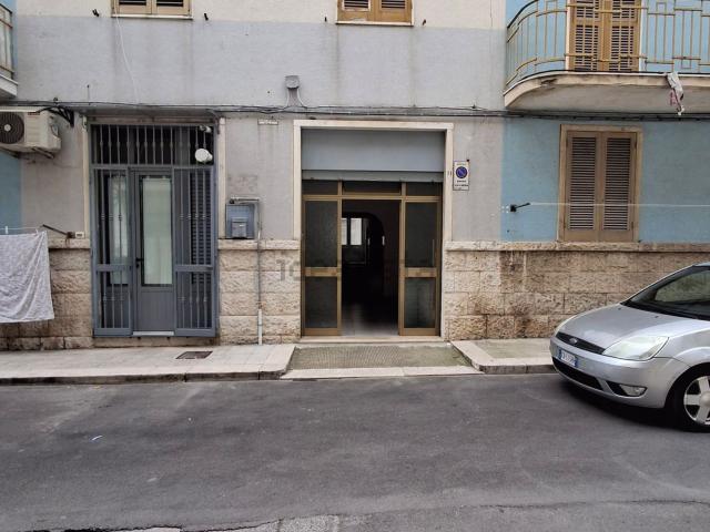 Locale Commerciale in vendita a Puglia, Bari