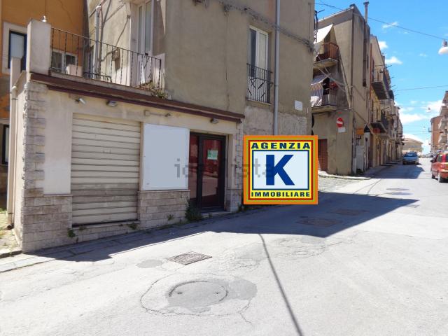 Locale Commerciale in vendita a San Cataldo, Sicilia