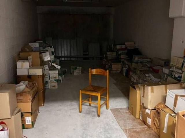 Locale Commerciale in vendita a Sant'Andrea, Marche