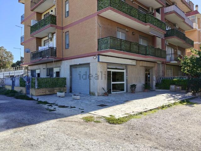 Locale Commerciale in vendita a Torvajanica, Roma Capitale