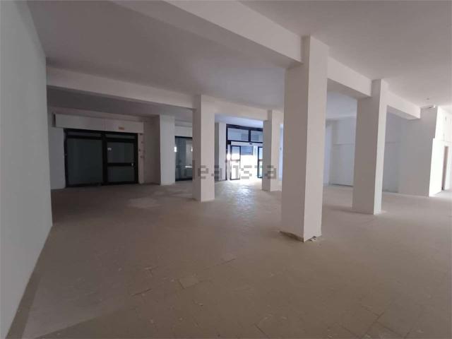 Locale Commerciale in vendita a Marche, Ancona