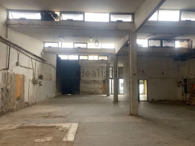 Locale Commerciale in vendita a Olmo, Arezzo