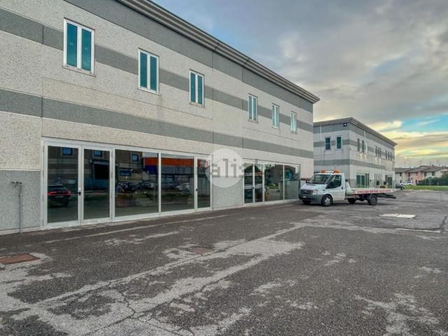 Locale Commerciale in vendita a Montirone, Lombardia