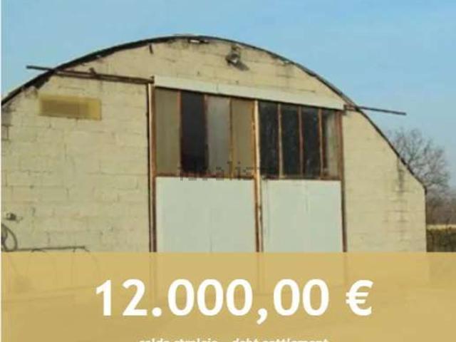 Locale Commerciale in vendita a Mansuè, Veneto