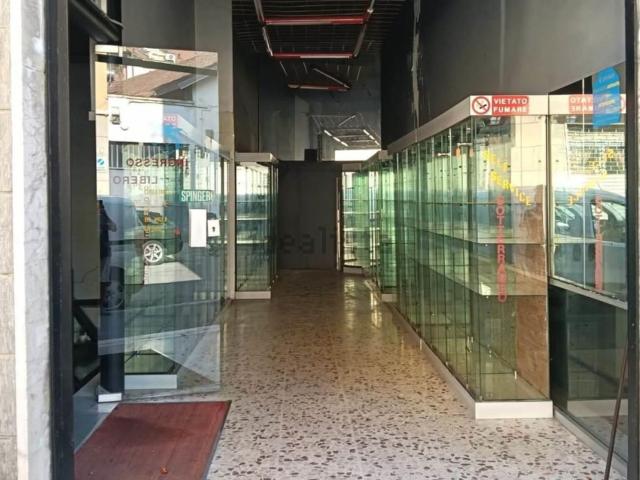 Locale Commerciale in vendita a Circoscrizione 4, Piemonte