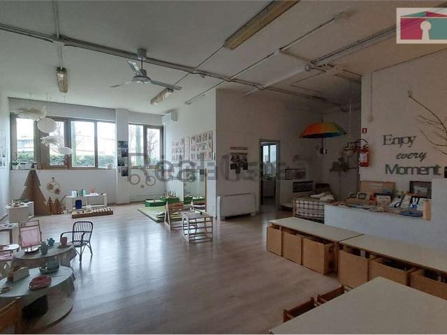 Locale Commerciale in vendita a Cognento, Modena