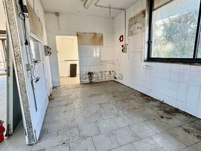 Locale Commerciale in vendita a Ameglia, Liguria