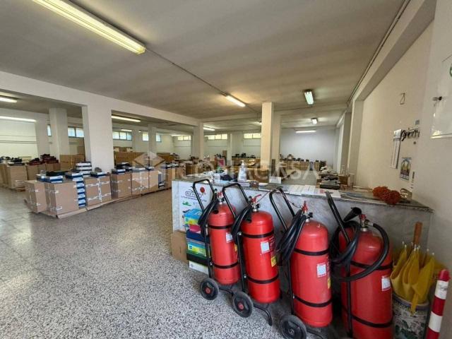 Locale Commerciale in vendita a Puglia, Barletta-andria-trani