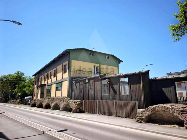Locale Commerciale in vendita a Unione di Comuni della Romagna Forlivese, Quattro