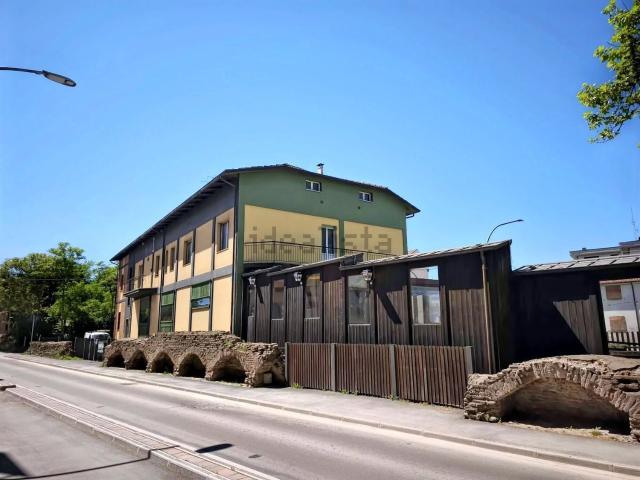 Locale Commerciale in vendita a Schiavonia - San Biagio, Forlì