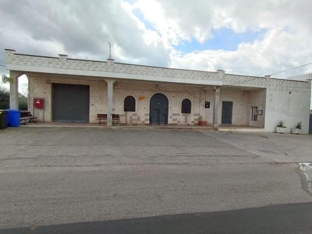 Locale Commerciale in vendita a Puglia, Taranto