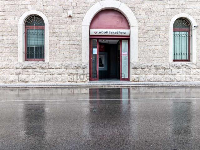 Locale Commerciale in vendita a Casacalenda, Molise