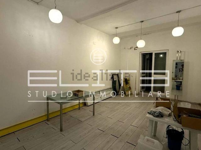 Locale Commerciale in vendita a Marche, Ancona