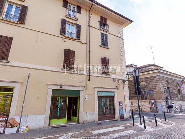 Locale Commerciale in vendita a Zona Centro, Brescia