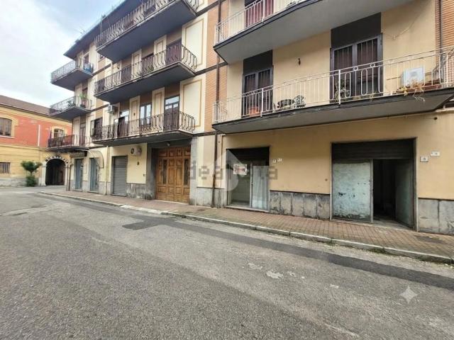 Locale Commerciale in vendita a Santa Caterina, Airola