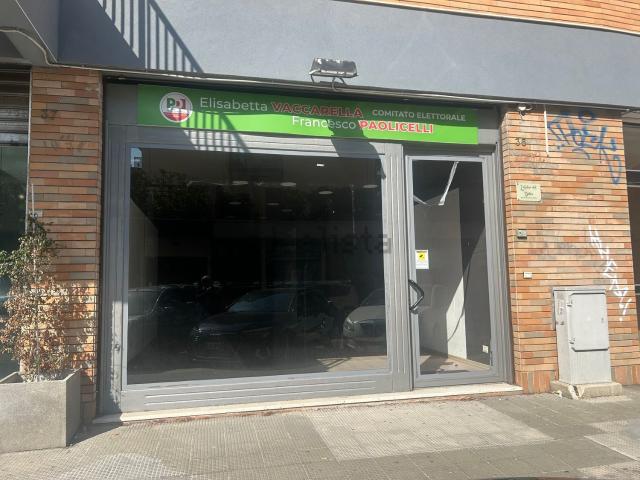 Locale Commerciale in vendita a Municipio 2, Puglia