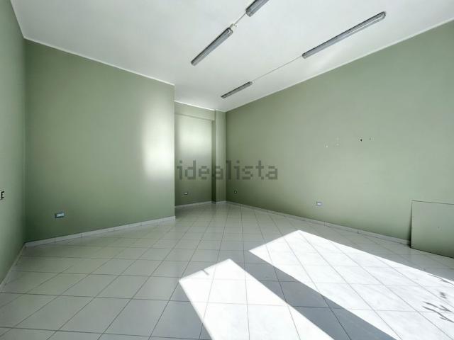 Locale Commerciale in vendita a Is Mirrionis, Cagliari