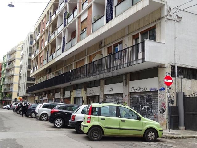 Locale Commerciale in vendita a Municipio 2, Puglia