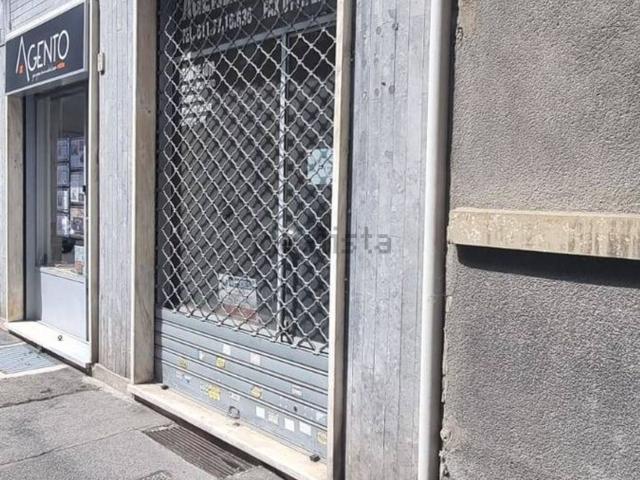 Locale Commerciale in vendita a Circoscrizione 4, Piemonte