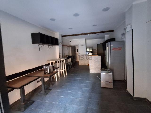 Locale Commerciale in vendita a Val Polcevera, Serra Riccò